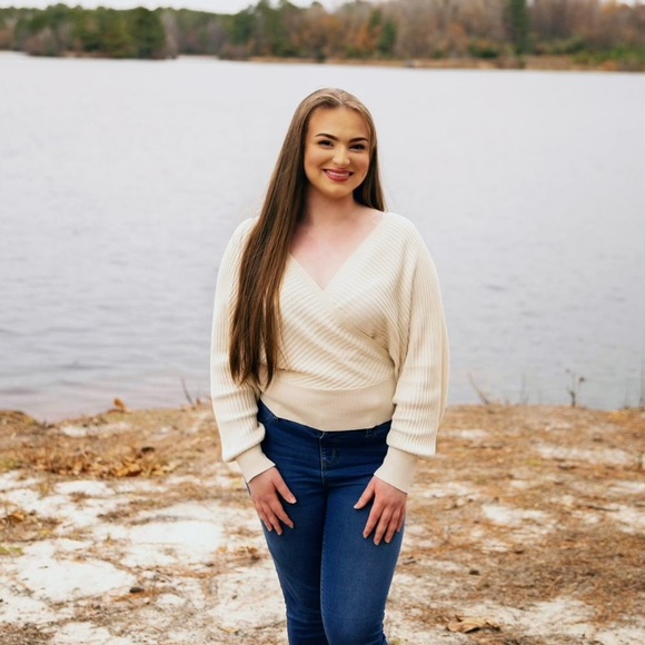 Meet your Posher - Hi, I’m Emily! - Picture 7 of 9